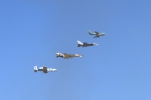 Снизу вверх: A-10, F-4, F-16 и F-86.
